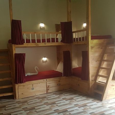 Curlies Zulu Land Hostel Анджуна Екстериор снимка