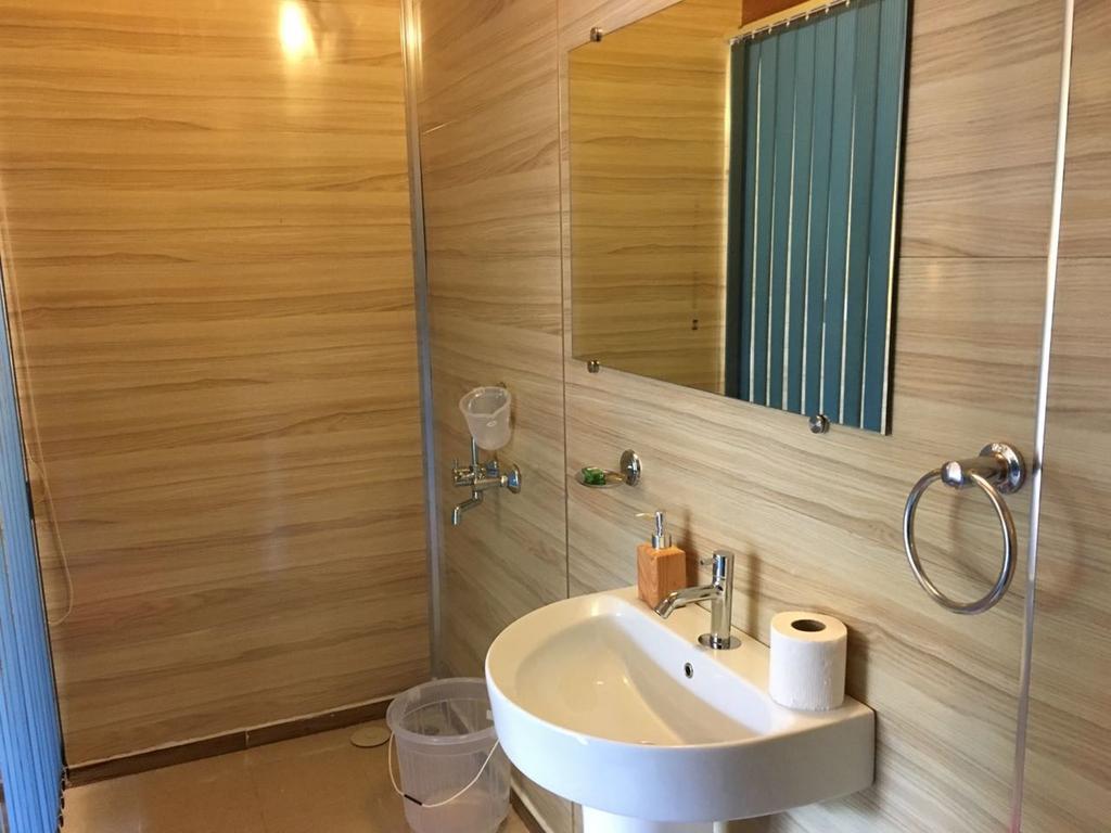Curlies Zulu Land Hostel Анджуна Екстериор снимка