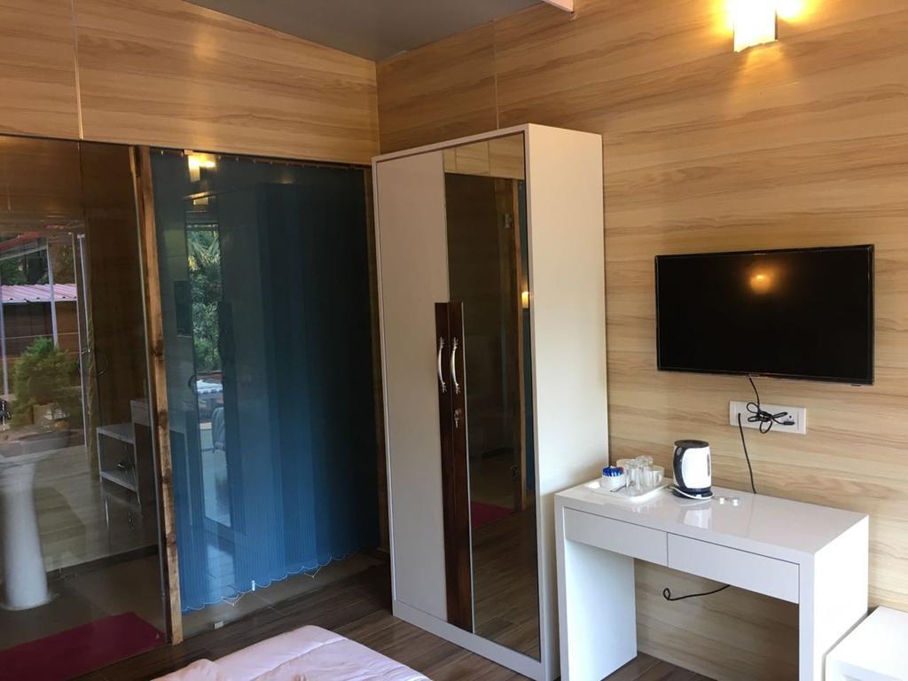 Curlies Zulu Land Hostel Анджуна Екстериор снимка
