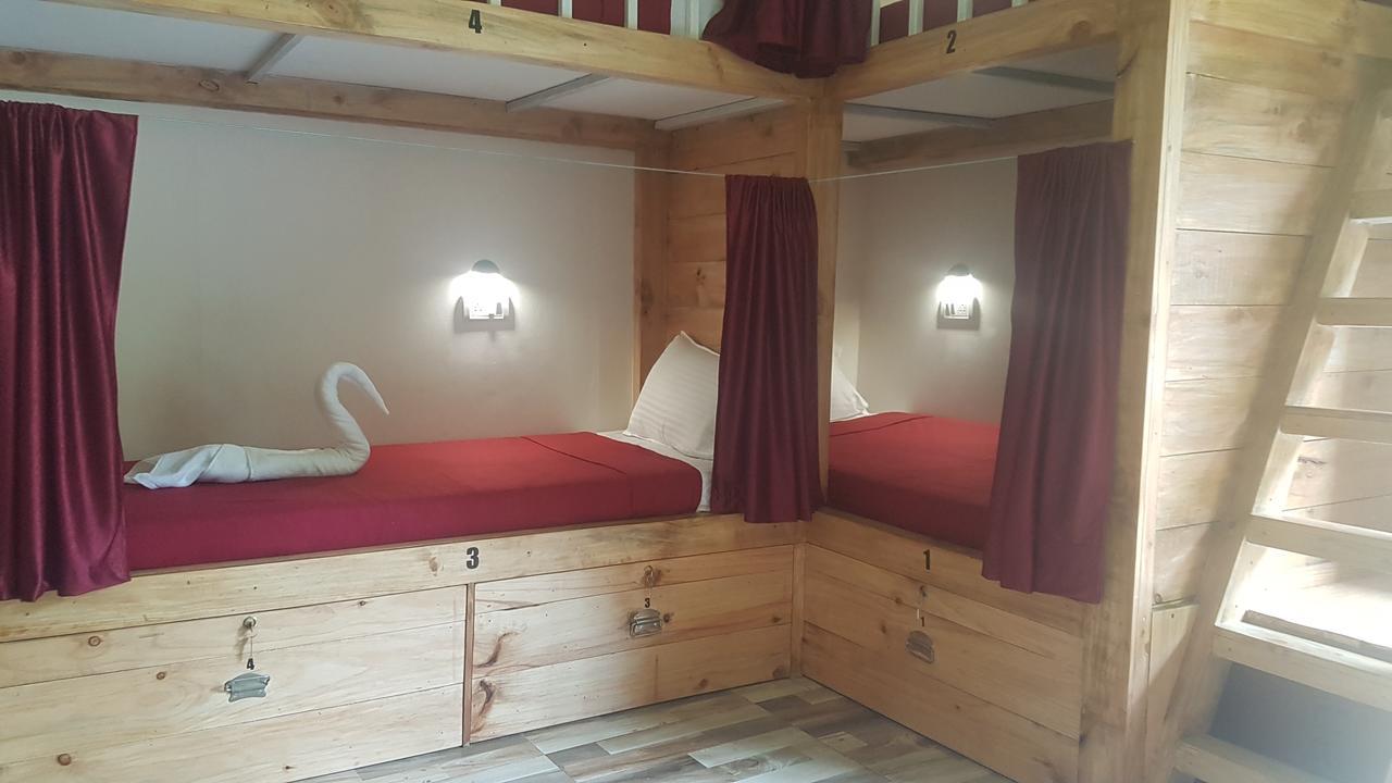 Curlies Zulu Land Hostel Анджуна Екстериор снимка