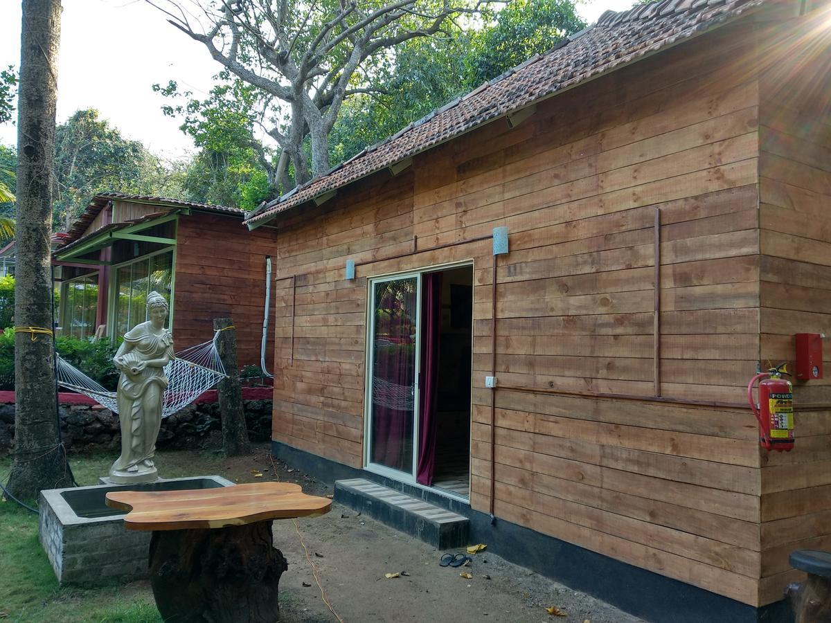 Curlies Zulu Land Hostel Анджуна Екстериор снимка