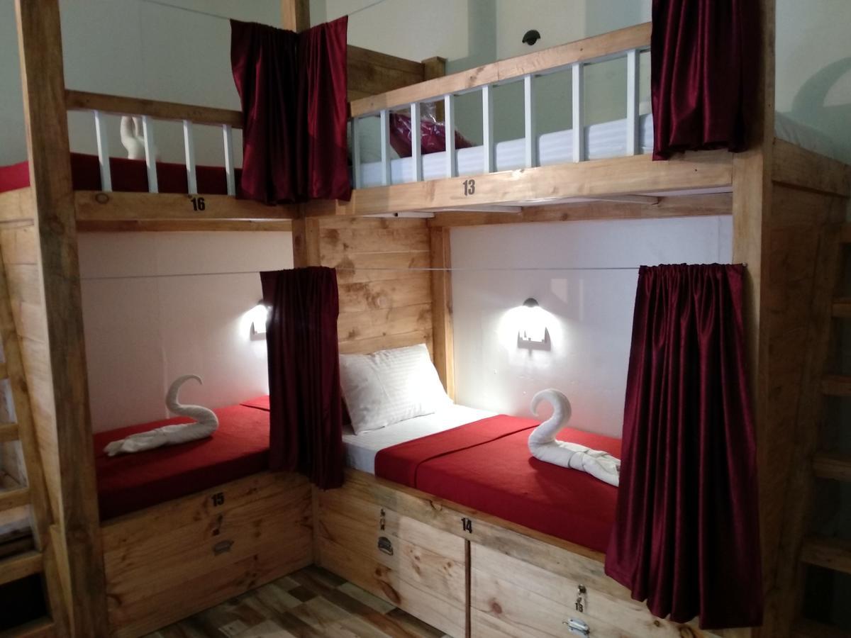 Curlies Zulu Land Hostel Анджуна Екстериор снимка