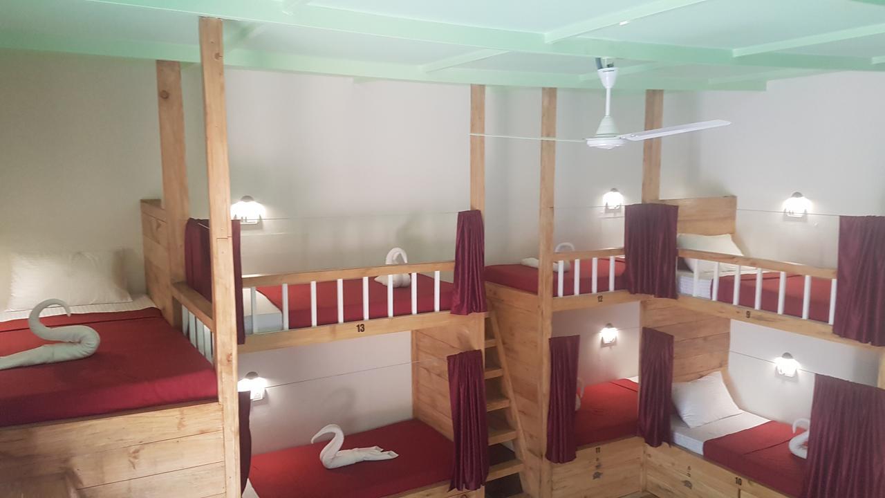 Curlies Zulu Land Hostel Анджуна Екстериор снимка