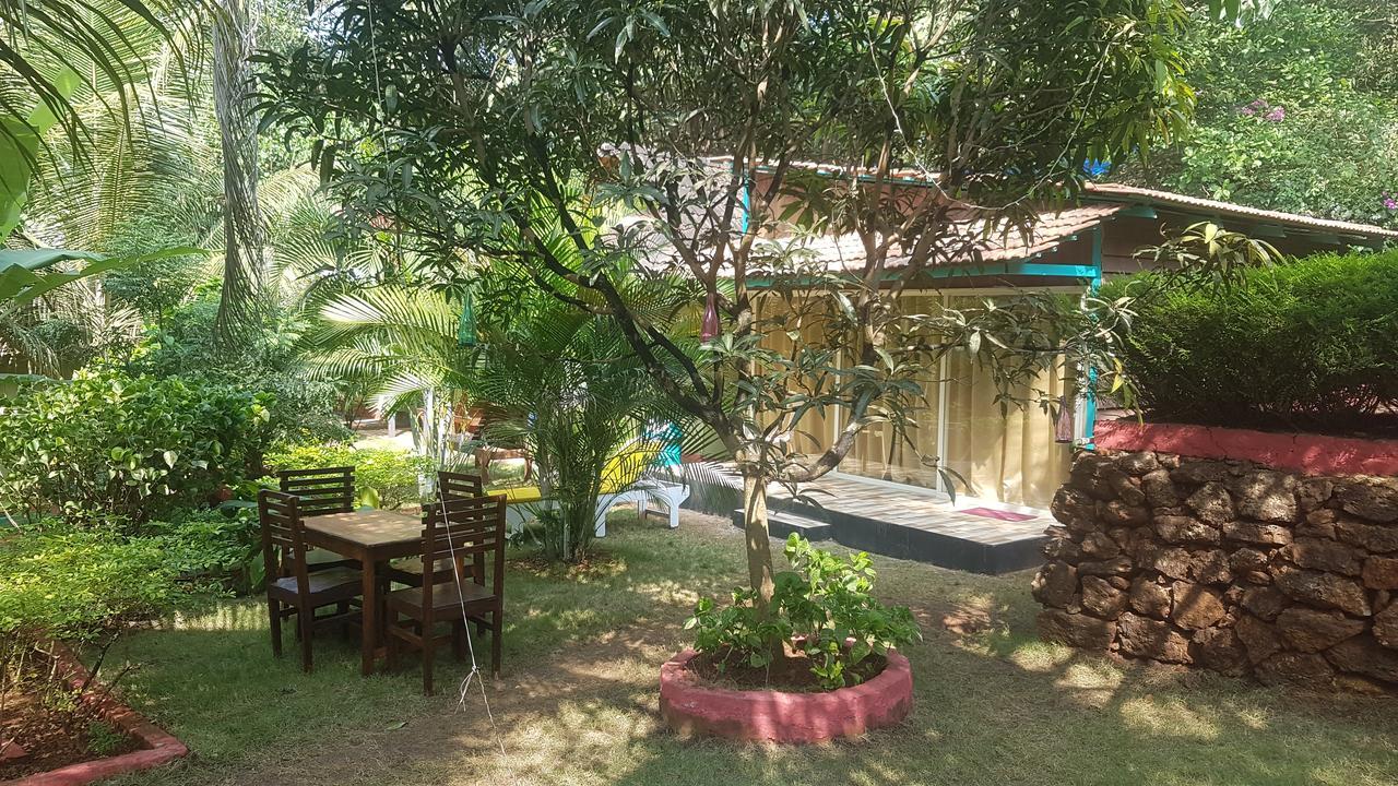 Curlies Zulu Land Hostel Анджуна Екстериор снимка