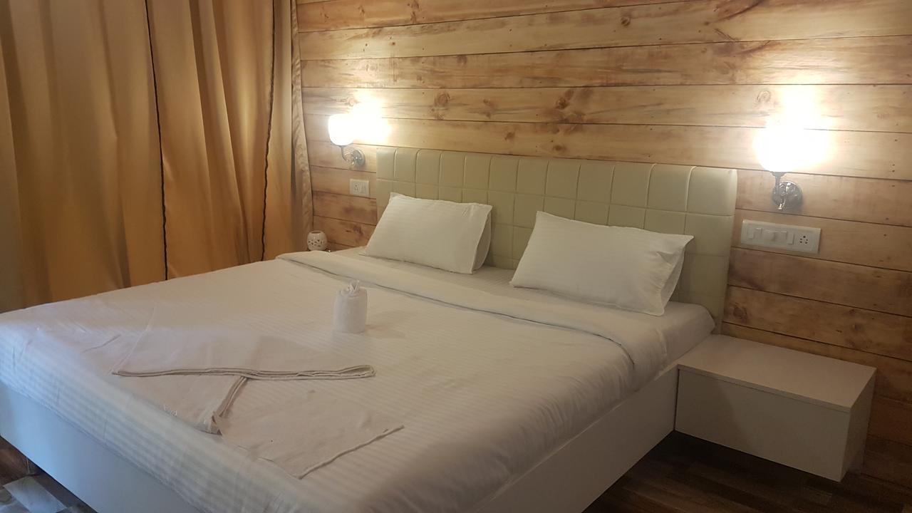 Curlies Zulu Land Hostel Анджуна Екстериор снимка