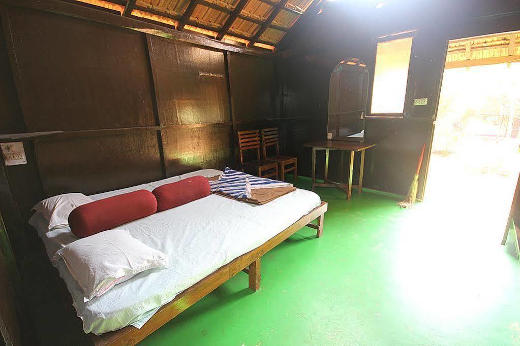 Curlies Zulu Land Hostel Анджуна Екстериор снимка