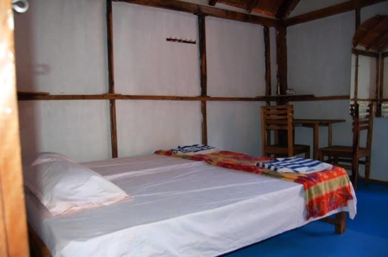 Curlies Zulu Land Hostel Анджуна Екстериор снимка
